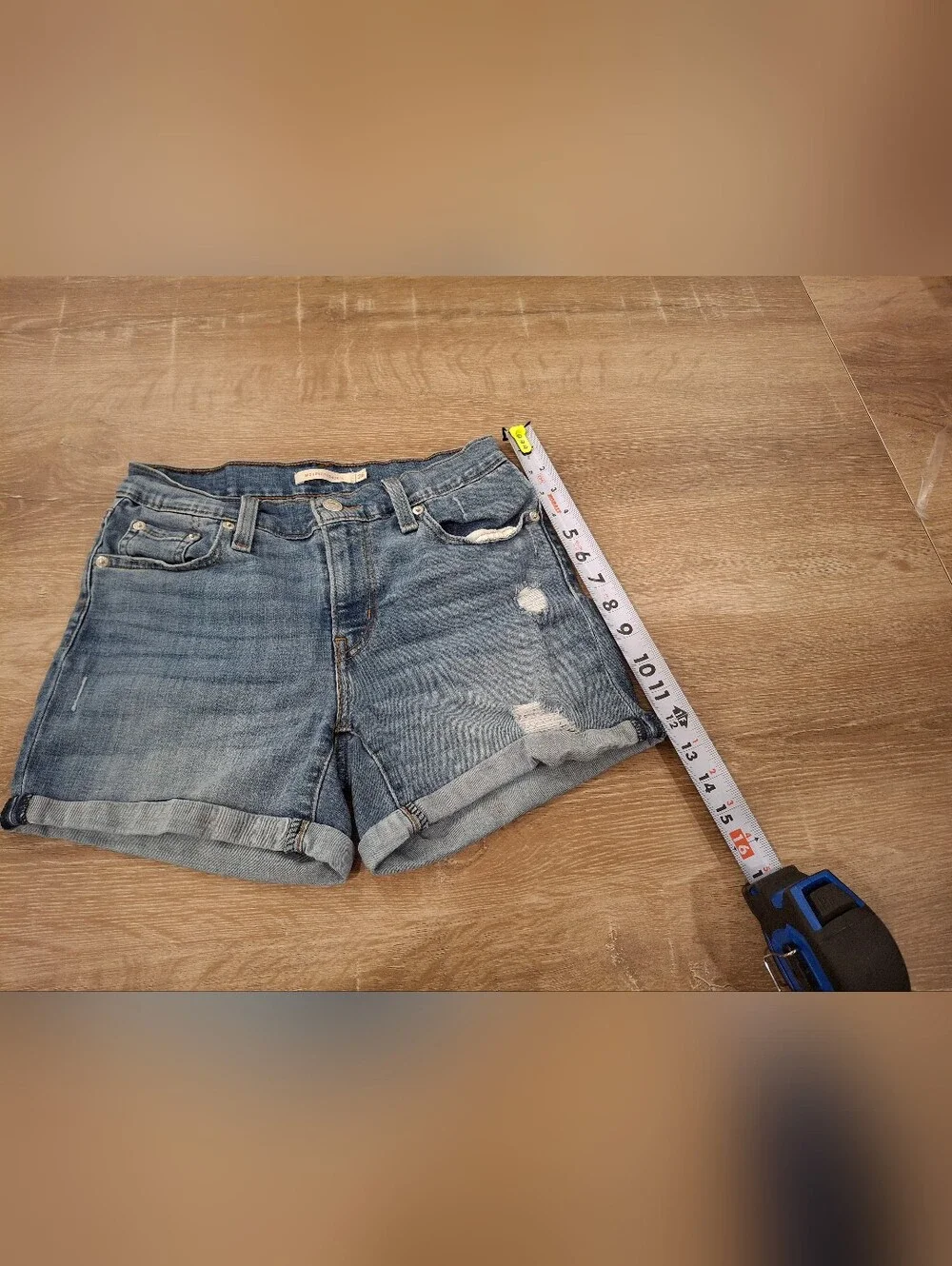 Levi’s Mid-Length Women’s Denim Shorts Size 26 Medium Wash Blue
